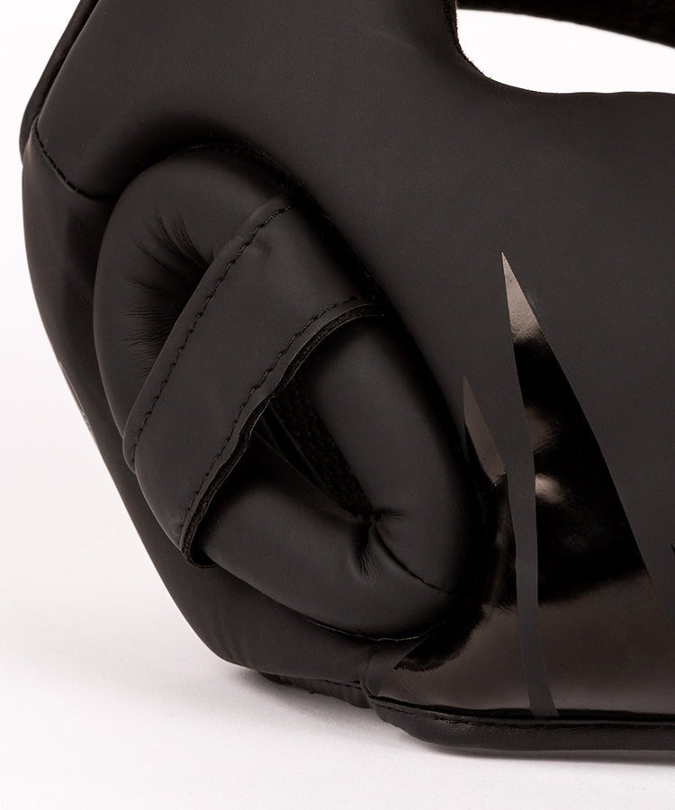 Venum nyrkkeilykypärä lapsille musta nyrkkeily lasten kamppailuvarusteet kypärä kids boxing helmet head gear kypärä lapselle, yksityiskohta sivusta