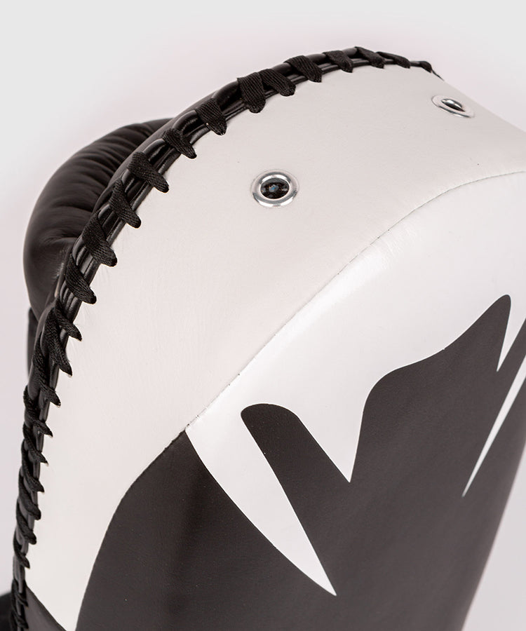 Venum light kick pads muay Thai pädit musta valkoinen yläosa