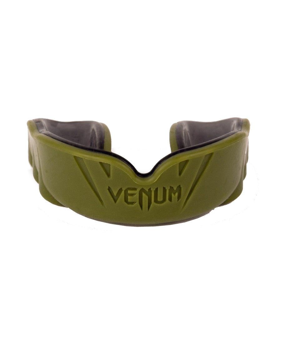 Venum Challenger hammassuojat mouth guard musta vihreä kuvattu edestä
