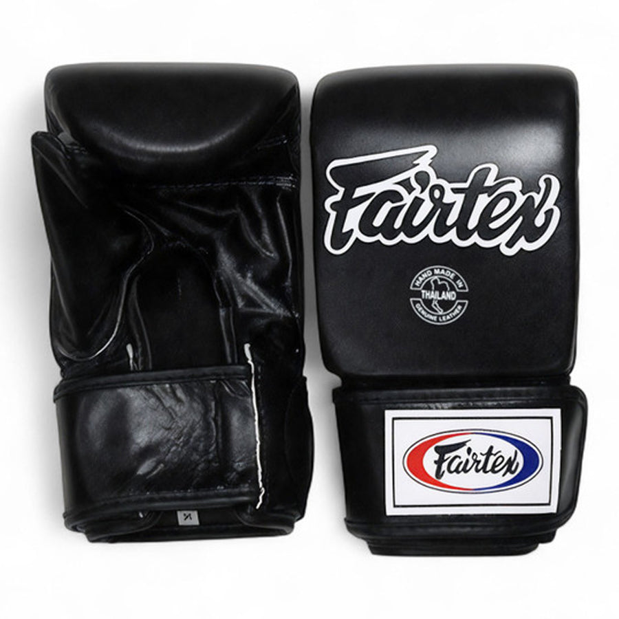Fairtex TGT6 Säkkihanskat.
Kestävällä ja hyvin käteenistuvalla TGT6 säkkihanskalla huollat lyöntitekniikkasi uudelle tasolle samalla suojaten kädet. Kuvassa hanskapari. ptcumbat.com - 100% suomalainen fairtex-asiantuntijasi.