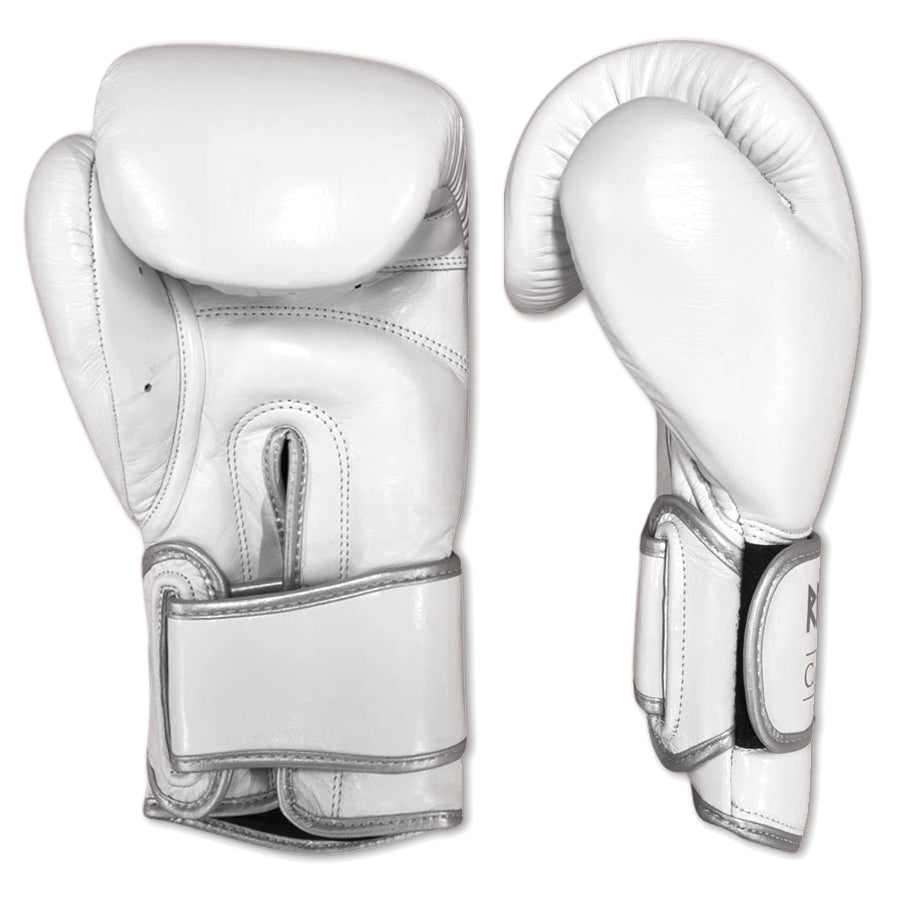 Rurik Fightgear Cælic 2.0 valkoiset nyrkkeilyhanskat kovaan treeniin ja sparriin. Mukava istuvuus, hyvä iskunvaimennus ja kestävä rakenne. Aitoa nahkaa. Kuvassa hanskat kämmenpuolelta ja sivusta. ptcumbat.com