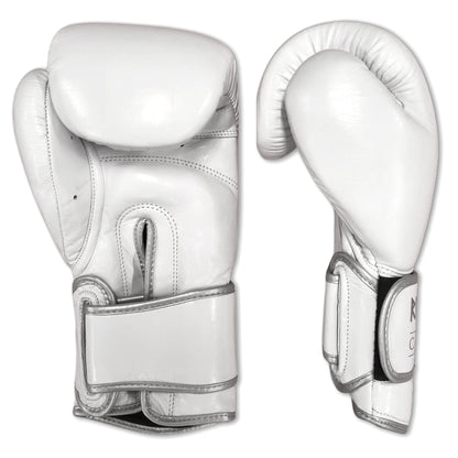 Rurik Fightgear Cælic 2.0 valkoiset nyrkkeilyhanskat kovaan treeniin ja sparriin. Mukava istuvuus, hyvä iskunvaimennus ja kestävä rakenne. Aitoa nahkaa. Kuvassa hanskat kämmenpuolelta ja sivusta. ptcumbat.com