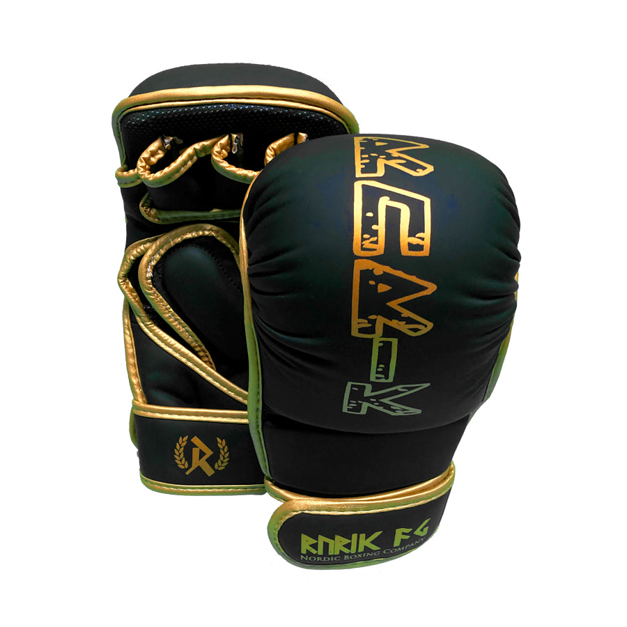 Rurik Caelic MMA hanskat musta-kulta vapaaotteluhanskat. Kokoja lapsille naisille junioreille ja miehille. Hyvät sparrihanskat vapaaotteluun. Koot s, m, l ja xl. Kuvassa mma hanska pari. 