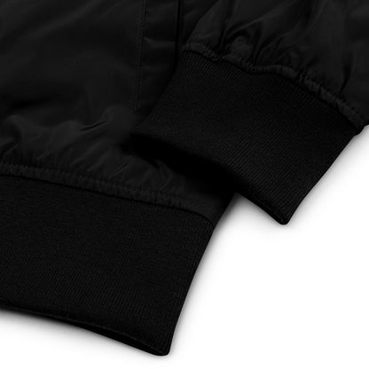 Rurik Fightgear-lentäjänpusakka.
Rurik FG "R" -logo rintapielessä sekä riimulogo selässä monivärisesti brodeerattuna. Kuvassa pilottitakin resorit. ptcumbat.com
