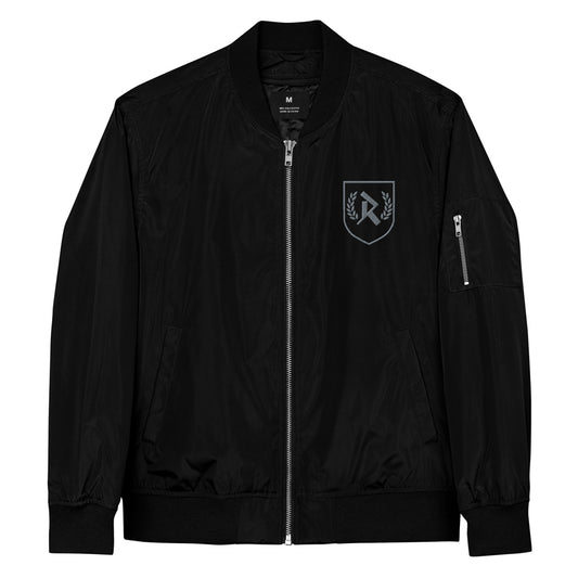 Rurik Fightgear-lentäjänpusakka.
Rurik FG "R" -logo rintapielessä sekä riimulogo selässä monivärisesti brodeerattuna. Kuvassa pilottitakki  edestä. ptcumbat.com