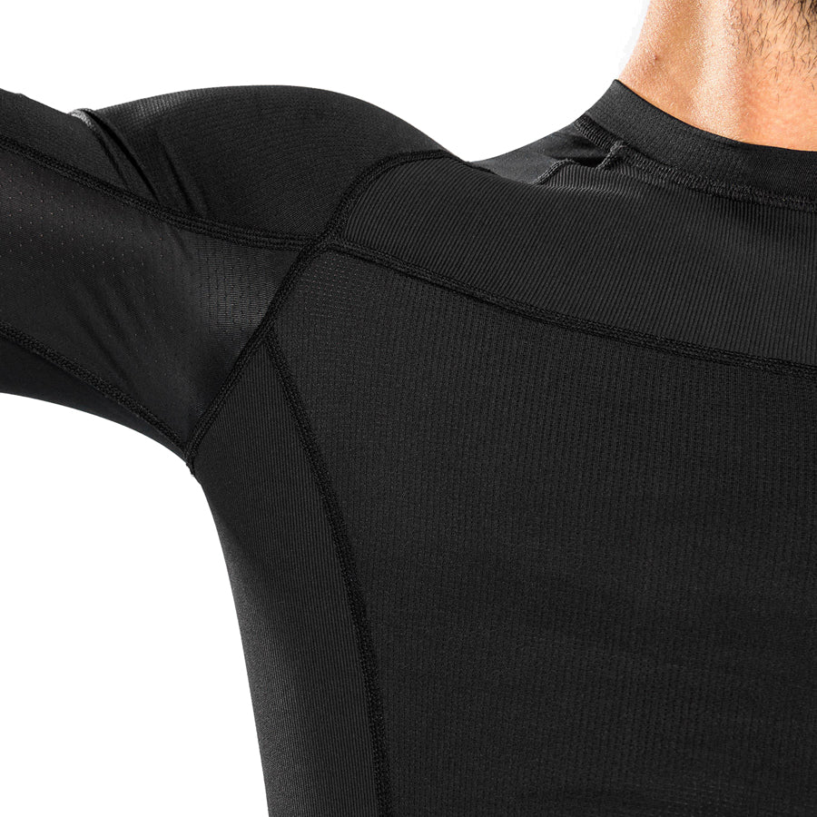 Venum G-Fit Air Long-Sleeve Rashguard. Tyylilkäs musta väri. Kainalo-osa lähikuvassa. ptcumbat.com