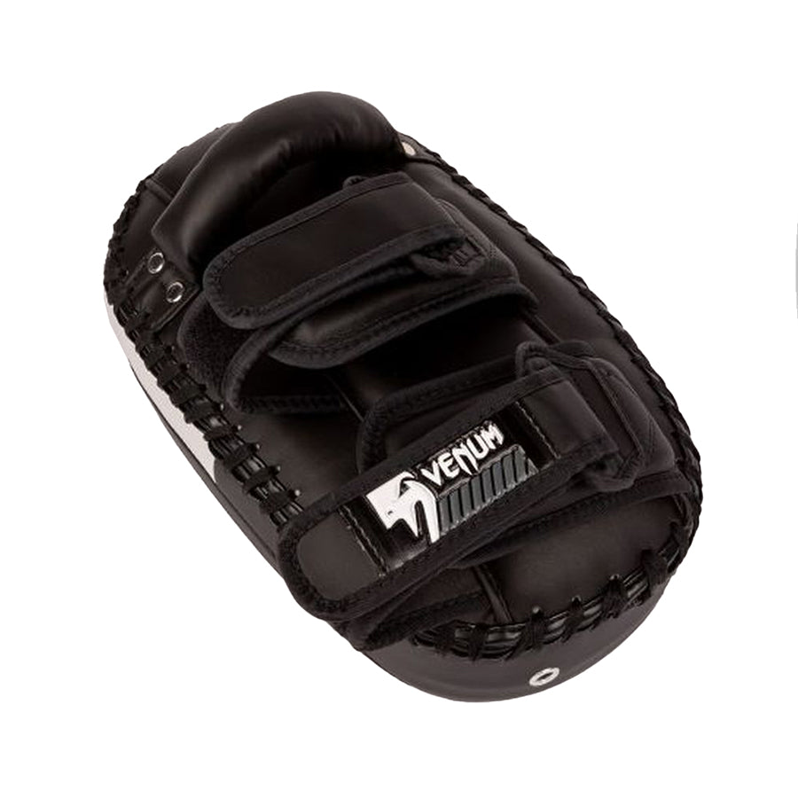 Venum light kick pads  muay Thai pädit musta valkoinen sivusta
